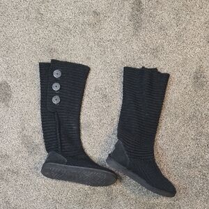 UGG Australia Women 5819 Black Knit Sweater Buttons Boots Shoes Sz 7